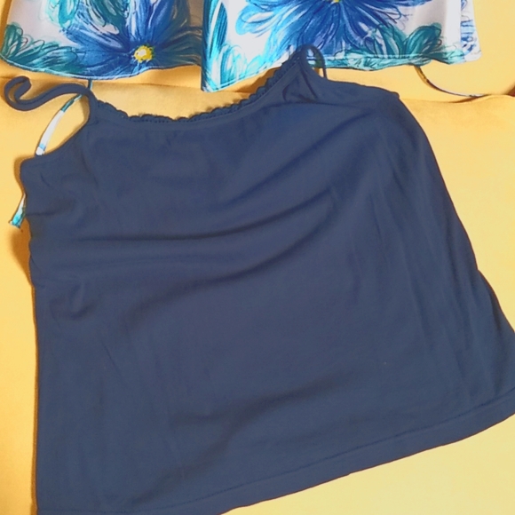 2 blue camisoles, size medium, 1 satin, 1 stretch cotton. - Picture 3 of 9